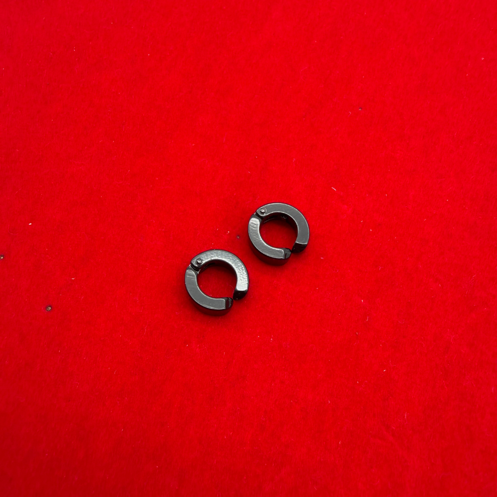 Erkek Çocuk İçin Siyah Sıkıştırma Deliksiz Küpe