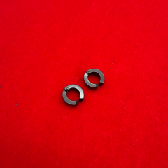 Erkek Çocuk İçin Siyah Sıkıştırma Deliksiz Küpe