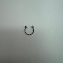 Silver Top Detaylı Minimal Piercing