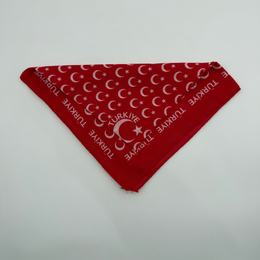 Ay Yıldız Desenli Kırmızı Bandana – %100 Pamuk, 52x52 cm