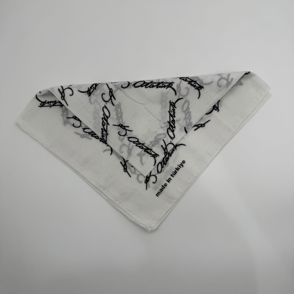 Atatürk İmzalı Beyaz Bandana – %100 Pamuk, 52x52 cm