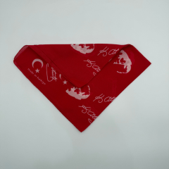 Atatürk Silüetli ve İmzalı Kırmızı Bandana – %100 Pamuk, 52x52 cm