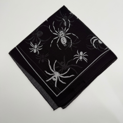 %100 Pamuk Siyah Örümcek Desenli Bandana – 52x52 cm