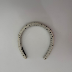 Siyah Puantiyeli Kırık Beyaz Kalın Taç