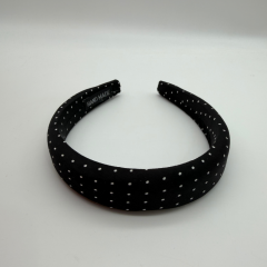 Siyah Puantiye Desenli Kabarık Taç