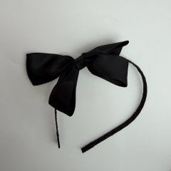 Siyah Saten Fiyonk Detaylı İnce Taç