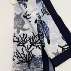 Lacivert Deniz Kaplumbağası Desenli Kare Fular – 50x50