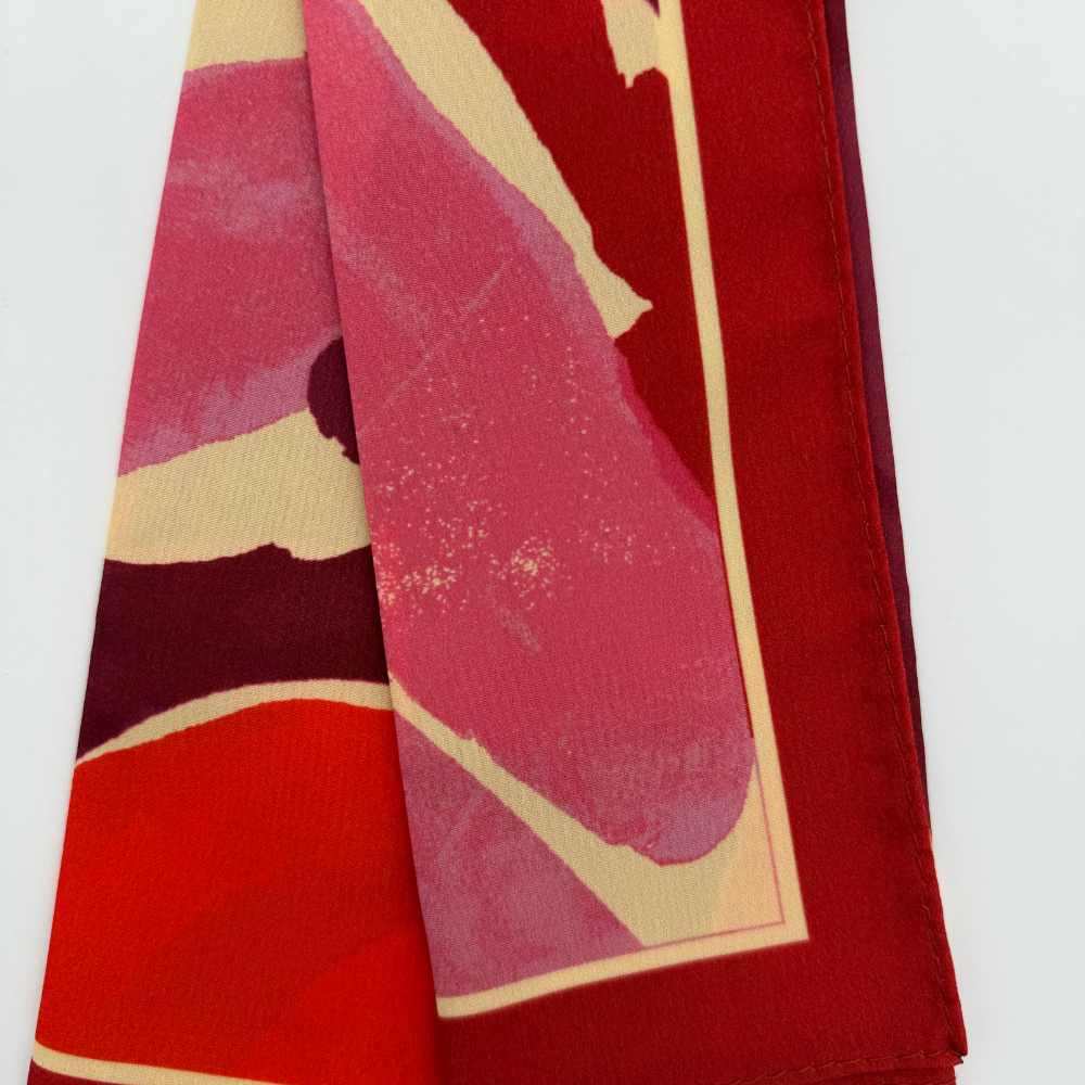 Kırmızı Fuşya Soyut Çiçek Desenli İpeksi Fular (50x50 cm)