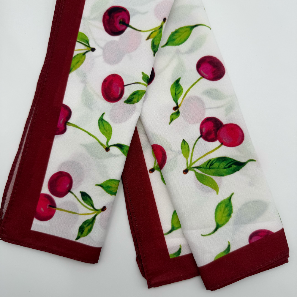 Kırmızı Beyaz Deniz Kabuğu Desenli İpek Etkili Fular (50x50 cm)