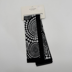 Siyah Beyaz Optik Spiral Desenli İpek Etkili Fular (50x50 cm)