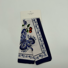 Mavi Beyaz Seramik Desenli Kiraz Detaylı Fular (50x50cm)