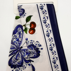 Mavi Beyaz Seramik Desenli Kiraz Detaylı Fular (50x50cm)