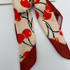 Kiraz Desenli Vintage Fular (70x70cm)