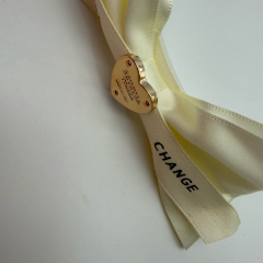 Fiyonk Detaylı Kalp Charm'lı Taç