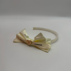 Fiyonk Detaylı Kalp Charm'lı Taç