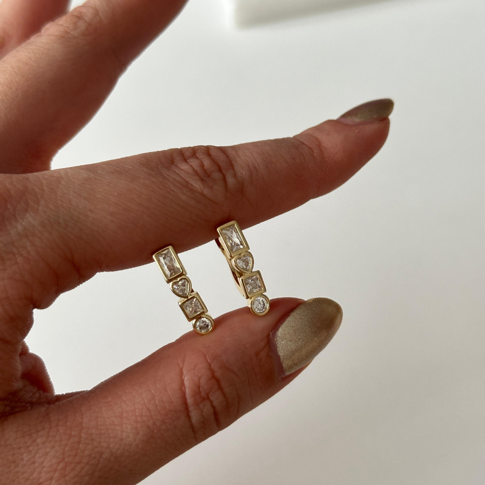 Gold Dikdörtgen, Kare ve Kalp Taş Detaylı Çelik Küpe