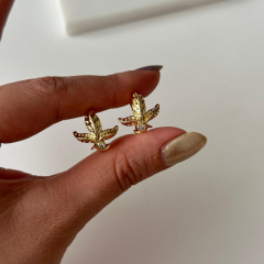 Gold Yaprak – Taş Detaylı Çelik Küpe