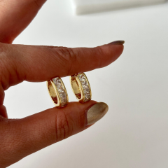 Gold Halka Formda Taş Detaylı Çelik Küpe