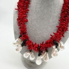 Kırmızı Mercan Görünümlü İnci Detaylı Statement Kolye