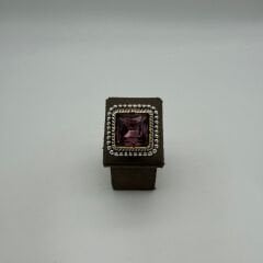 Mor Taş Detaylı Kare Form Statement Yüzük