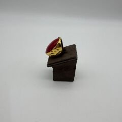 Kırmızı Oval Taş Detaylı Gold Kaplama Statement Yüzük