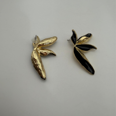 Siyah Mine Detaylı Gold Küpe