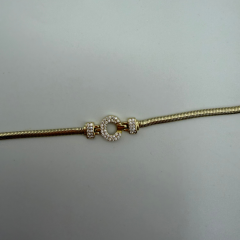 Gold Taşlı C Harf Detaylı Bileklik