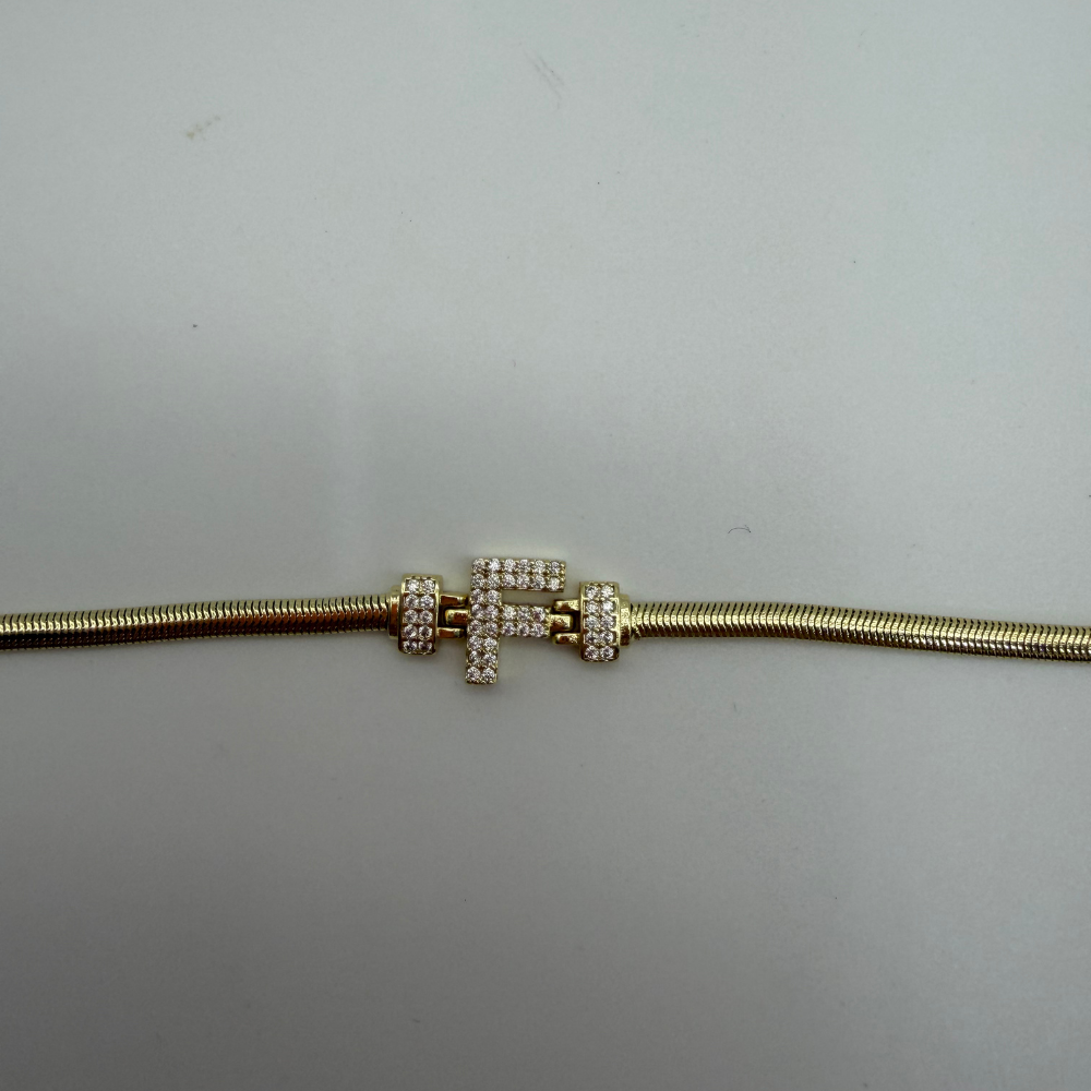 Gold Taş Detaylı F Harfli Bileklik