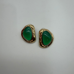 Yeşil Taş Detaylı Organik Form Küpe