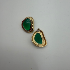 Yeşil Taş Detaylı Organik Form Küpe