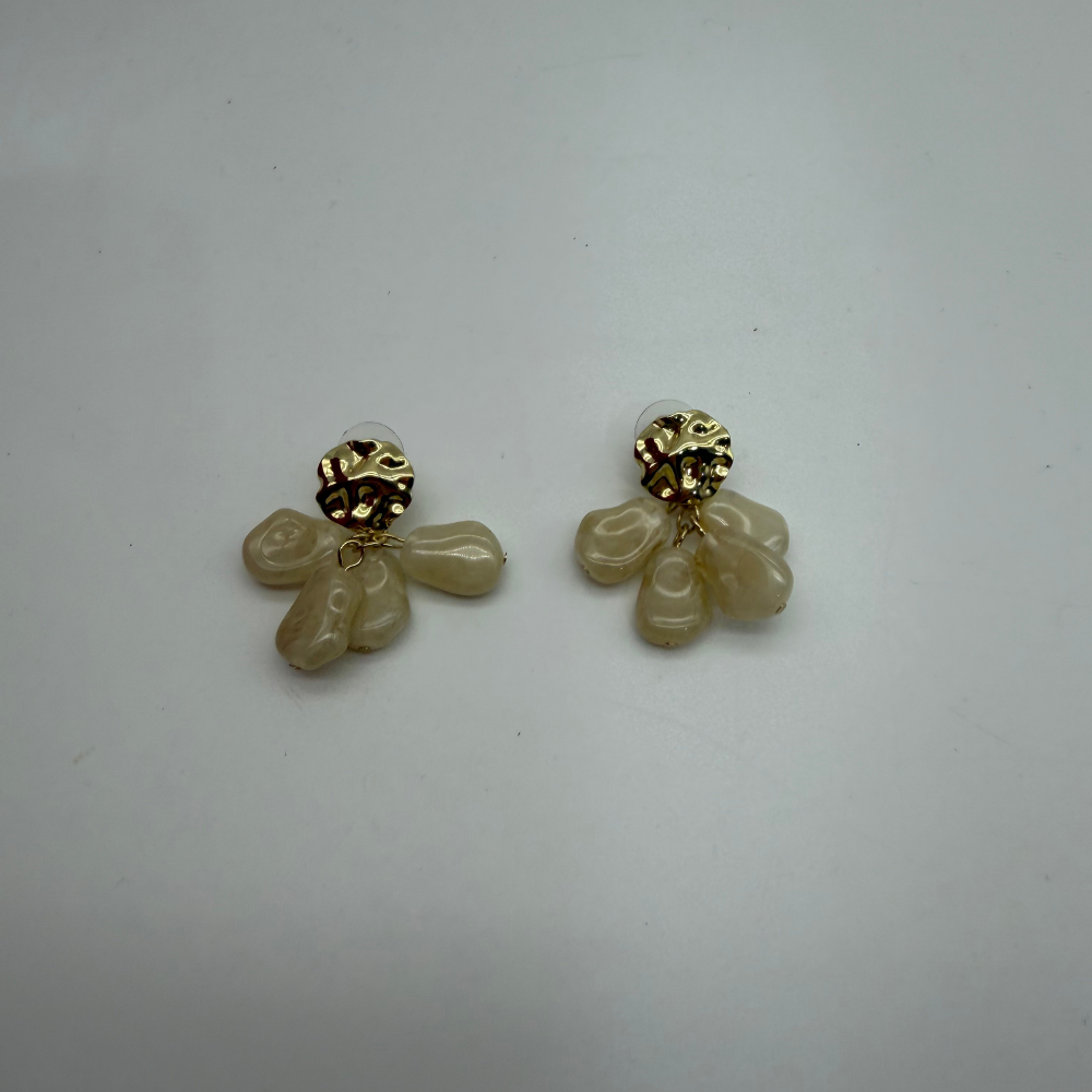 İnci Dokulu Damla Detaylı Sallantılı Küpe