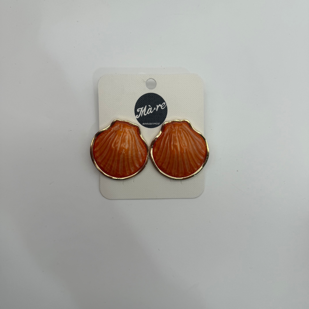 Turuncu Deniz Kabuğu Formlu Gold Çerçeveli Küpe