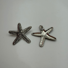 Gümüş Deniz Yıldızı Formlu Dokulu Küpe