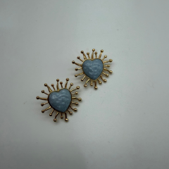 Mavi Kalp Taş Detaylı Güneş Form Küpe