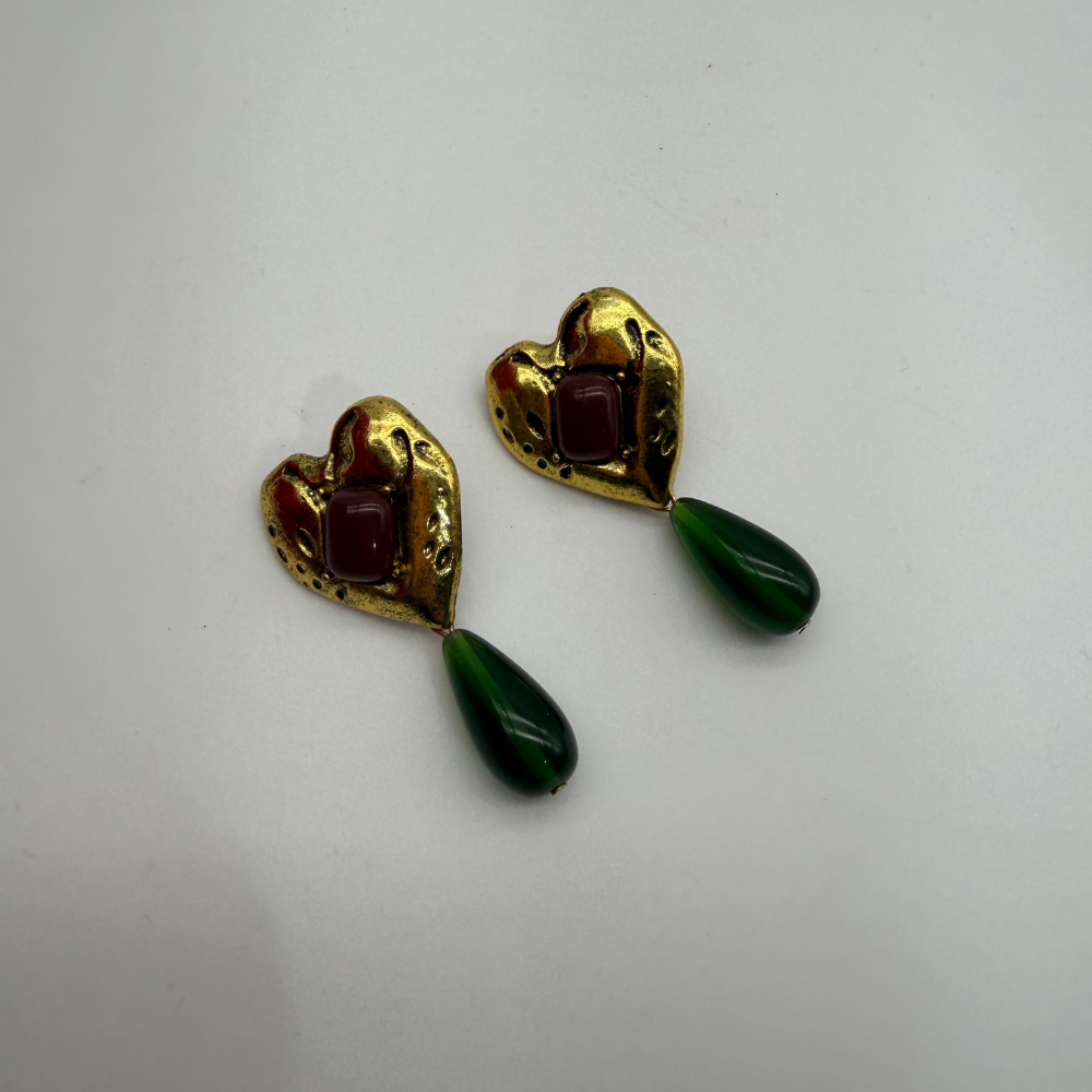 Yeşil Damla Taş Detaylı Kalp Form Sallantılı Küpe