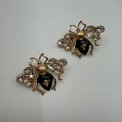 Siyah Taş Gövdeli Kristal Kanatlı Arı Figürlü Küpe