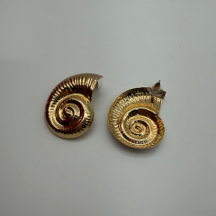 Gold Spiral Deniz Kabuğu Form Küpe