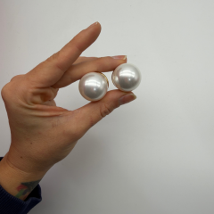 Gold Çerçeveli Büyük İnci Form Küpe