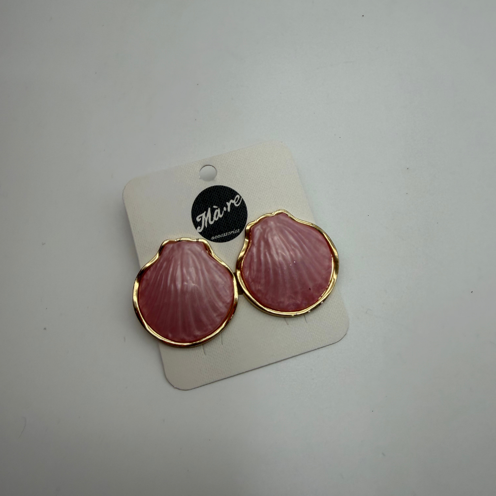 Gold Çerçeveli Pembe Deniz Kabuğu Form Küpe