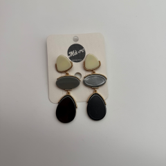 Çok Katmanlı Organik Form Gold Çerçeveli Küpe