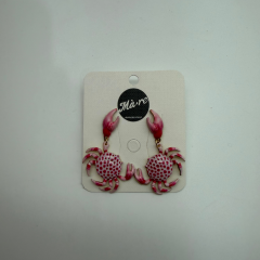 Pembe Yengeç Figürlü Gold Detaylı Küpe