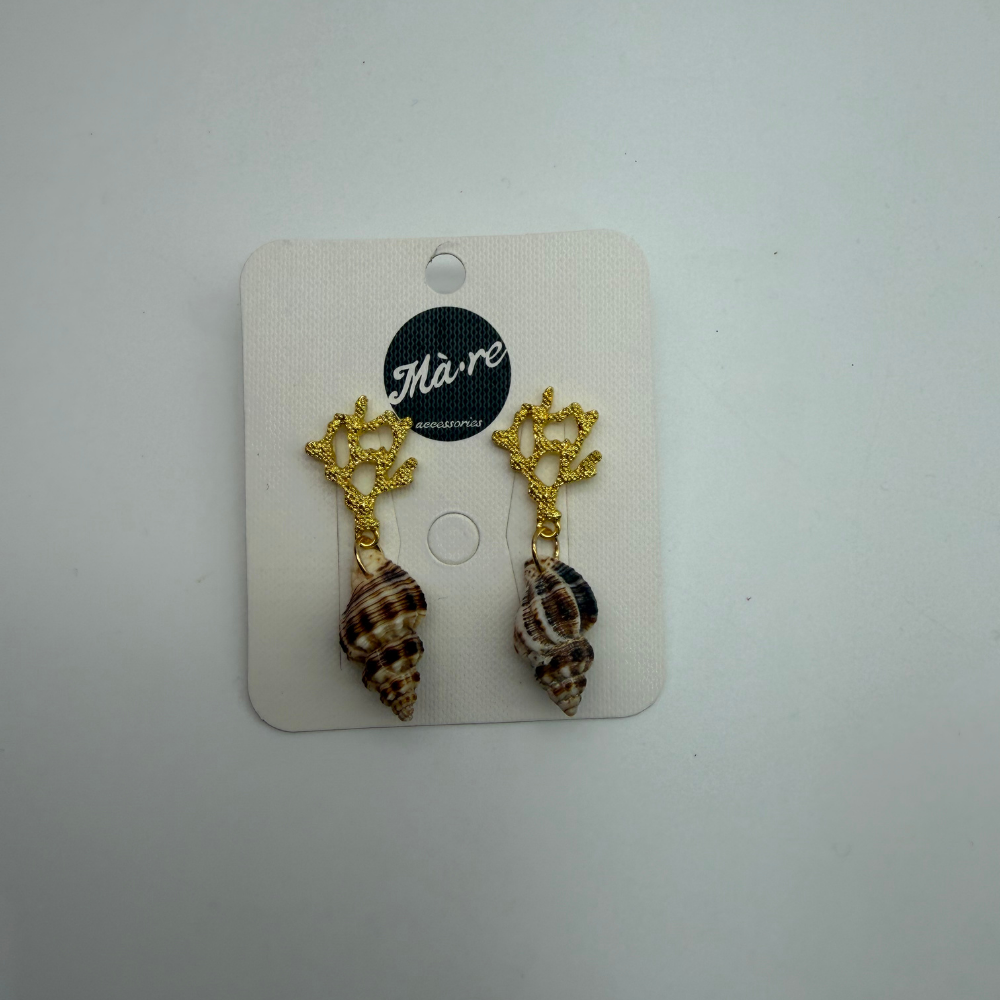 Deniz Kabuğu Detaylı Mercan Form Gold Küpe