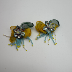 Kristal Taş Detaylı Çiçek Form Boncuklu Küpe