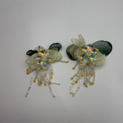 Kristal Taşlı Çiçek Form Boncuk Detaylı Küpe