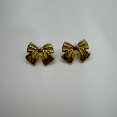 Fiyonk Form Gold Küpe