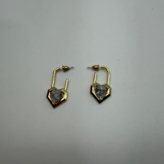 Beyaz Kalp Taş Detaylı Geometrik Gold Küpe