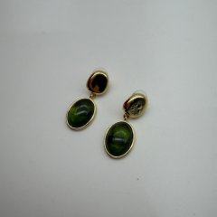 Yeşil Taş Detaylı Gold Oval Küpe