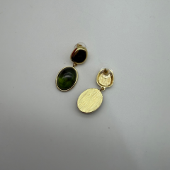 Yeşil Taş Detaylı Gold Oval Küpe