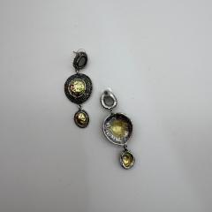 Antik Dokulu Gold Detaylı Sallantılı Küpe