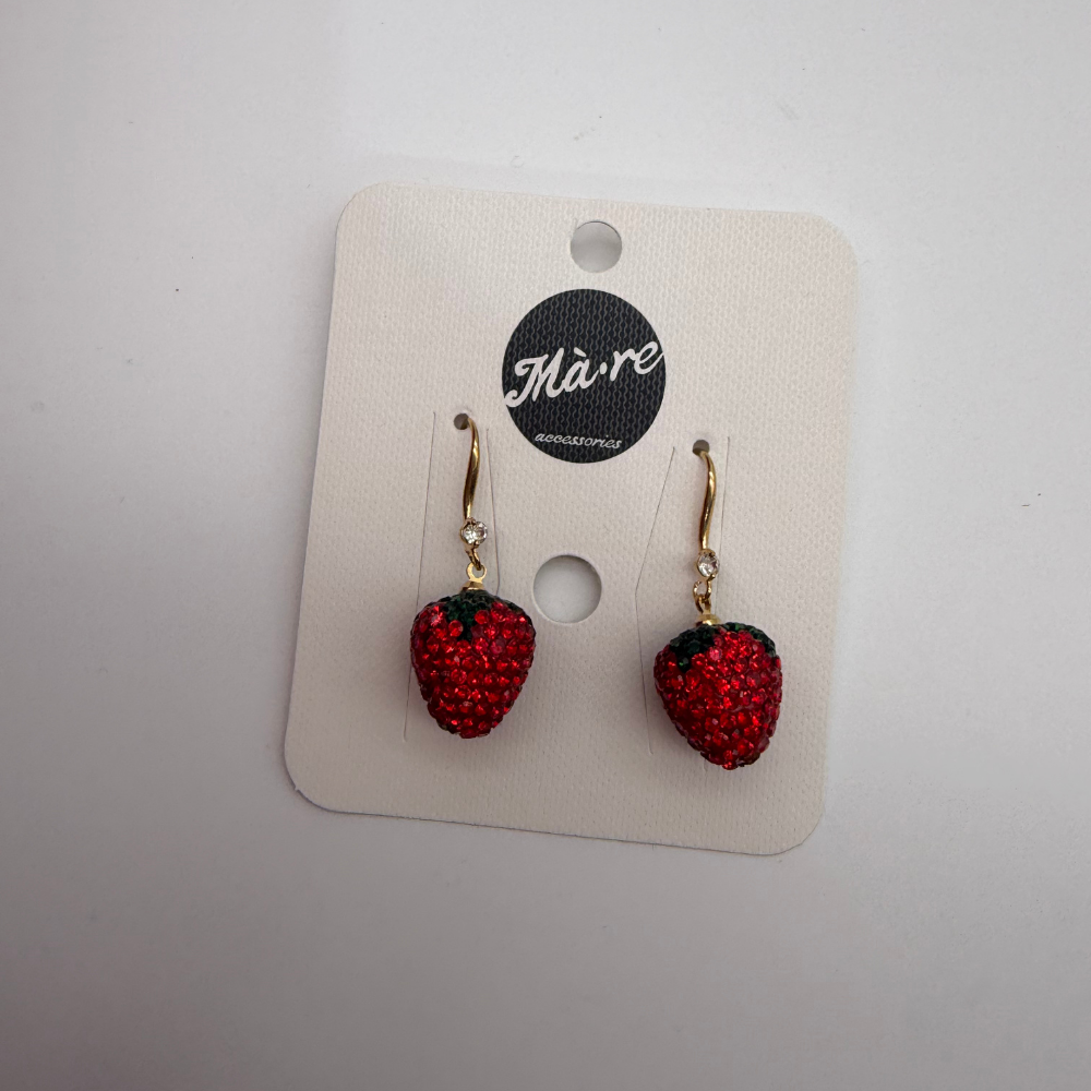 Taşlı Çilek Figürlü Sallantılı Küpe